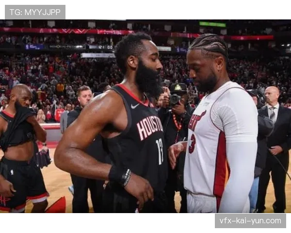 战术图解：三中卫与五后卫体系在低位防守中的转换关键